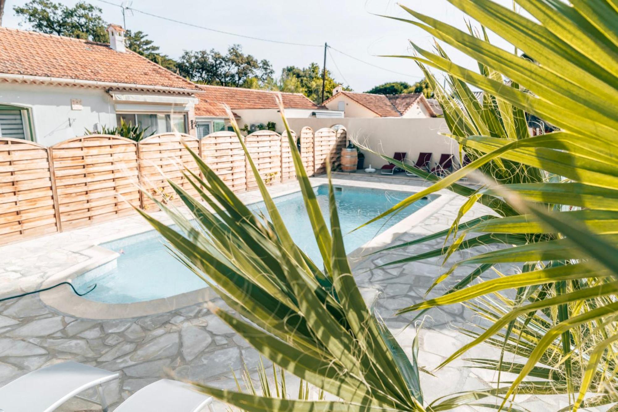 Reve D'Azur, 2 Chambres, Maison Julia En Bord De Mer A La Nartelle, Piscine Partagee, Parking & Terrasse Bbq, Wifi Et Draps Inclus Plage A Pied 생트막시메 외부 사진